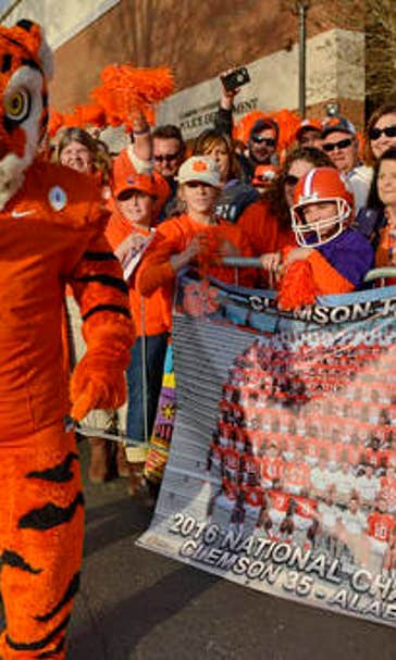 Thousands turn out for Clemson football parade, celebration